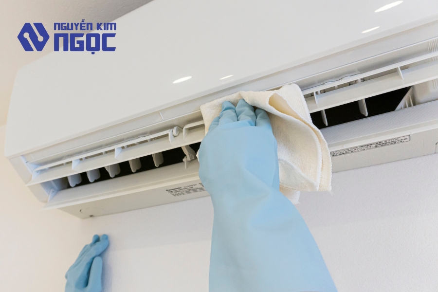 Bao lâu vệ sinh máy lạnh một lần