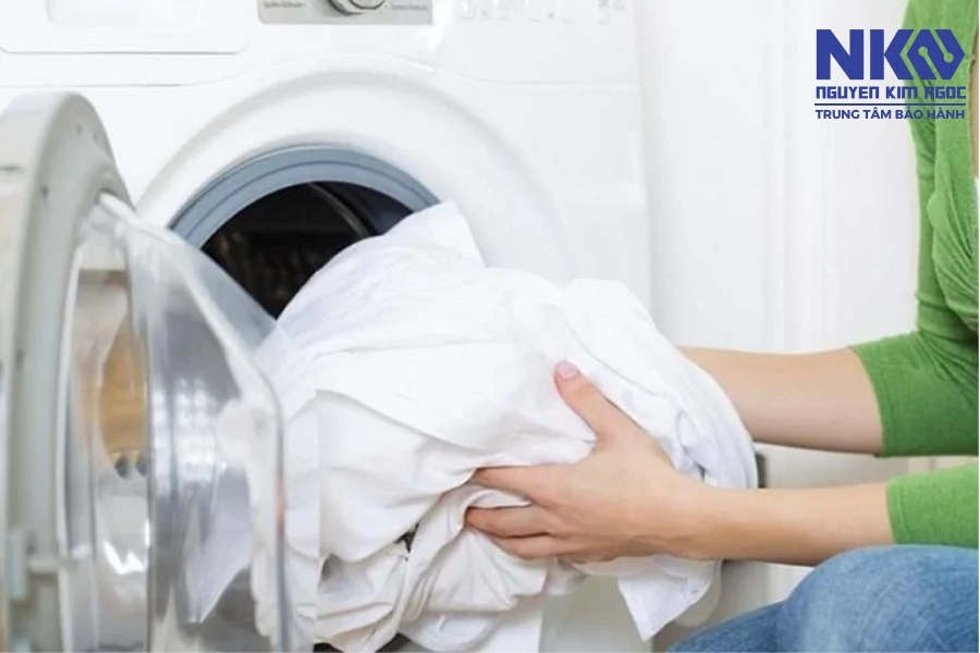 Cách sấy chăn ga gối khô nhanh sạch khuẩn với máy sấy quần áo