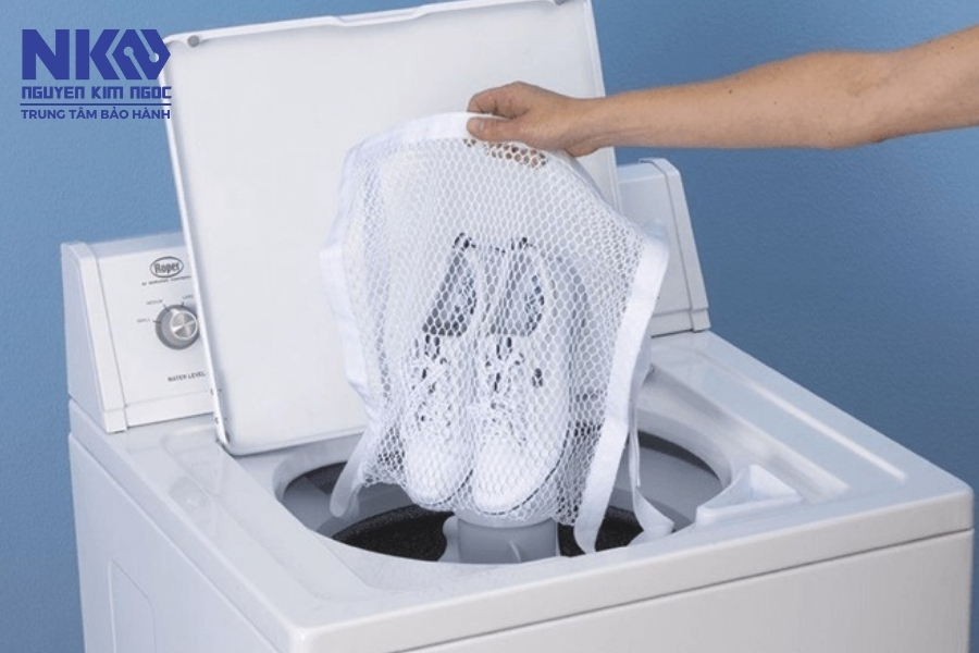 Cách giặt giày bằng máy giặt đúng cách