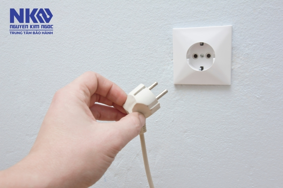 Ngắt nguồn điện và di chuyển thực phẩm