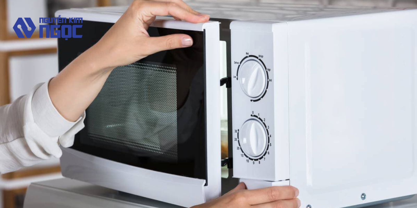 Dấu Hiệu Nhận Biết Lò Vi Sóng Phát Tia Lửa Điện