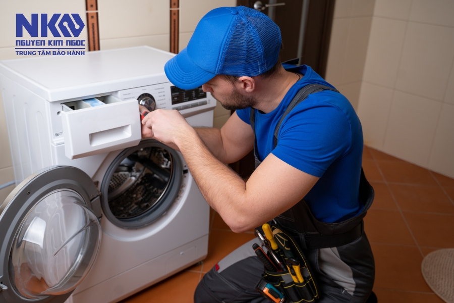 Lý do cần vệ sinh máy giặt cửa trước?